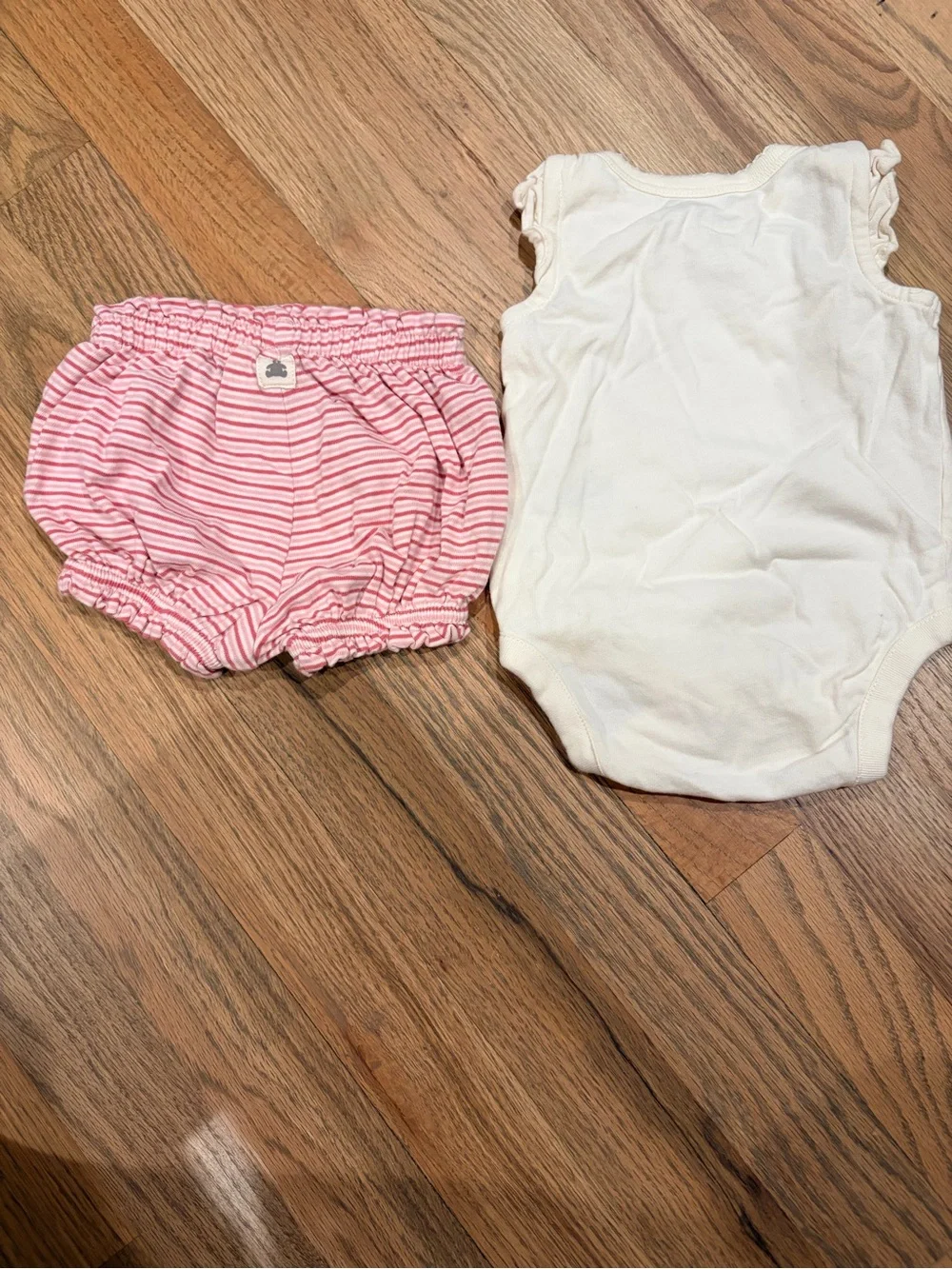 Gap baby girl giraffe onesie with matching shorts